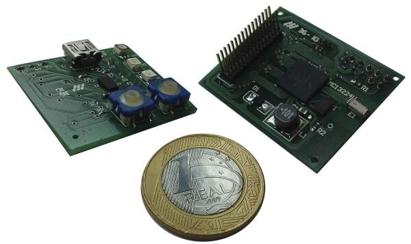 EPOSMote (ARM7 version) with a 1 Real coin